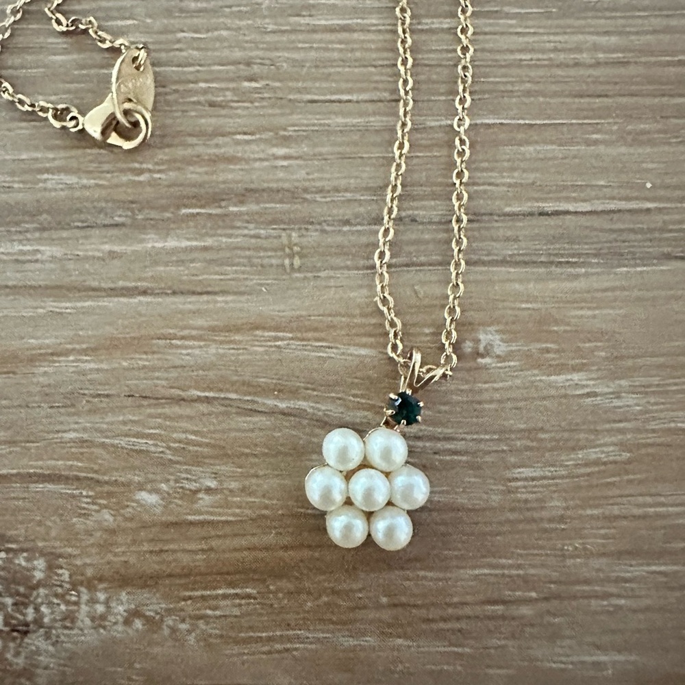 Vintage Avon Pearl Flower Necklace